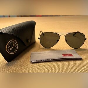 RayBan 3025 Polarized Large Metal Aviator sunglasses w case and cleaning cloth